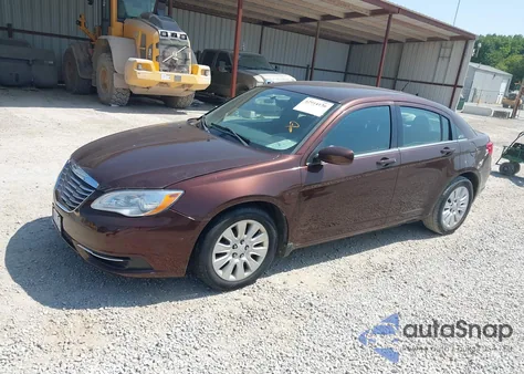 2013 Chrysler 200 Lx z USA, uszkodzony, nr VIN 1C3CCBAG2DN739329
